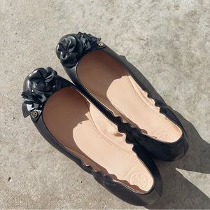 Tory Burch FLOWER Black Patent BALLET FLATS Size 8.5